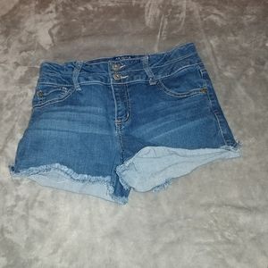 medium wash denim shorts